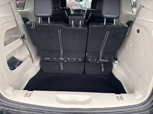 Used 2024 Chrysler Pacifica Touring-L FWD image 30