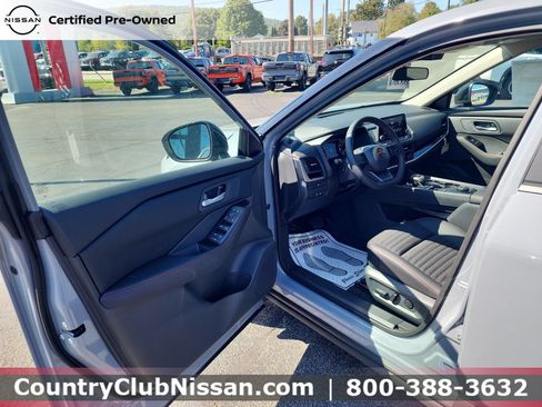 Used 2026 Nissan Rogue SV AWD/4WD image 10