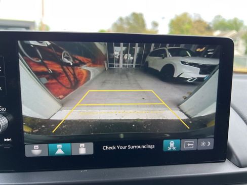 Used 2025 Honda Pilot Touring image 7