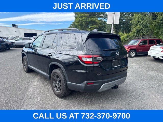 Used 2025 Honda Pilot TrailSport image 6