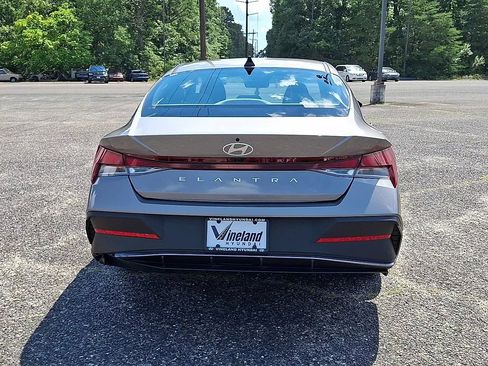 Used 2024 Hyundai Elantra SEL FWD image 7