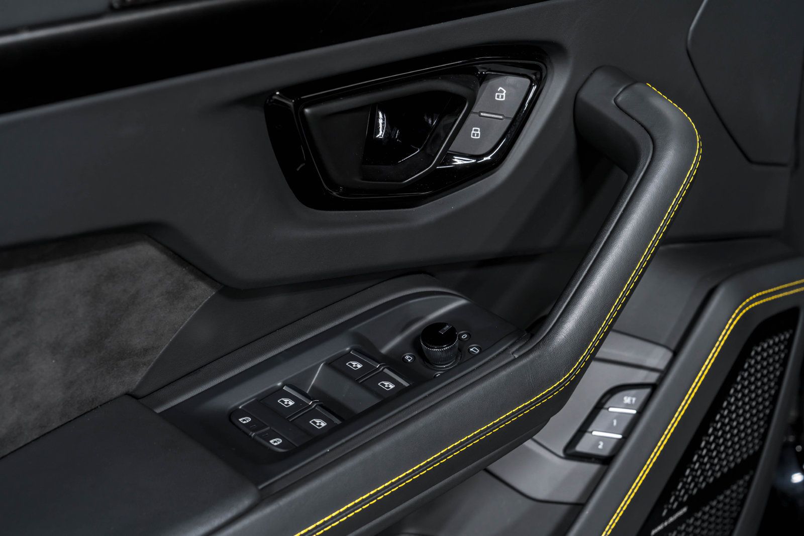 Used 2024 Lamborghini Urus S AWD/4WD image 10
