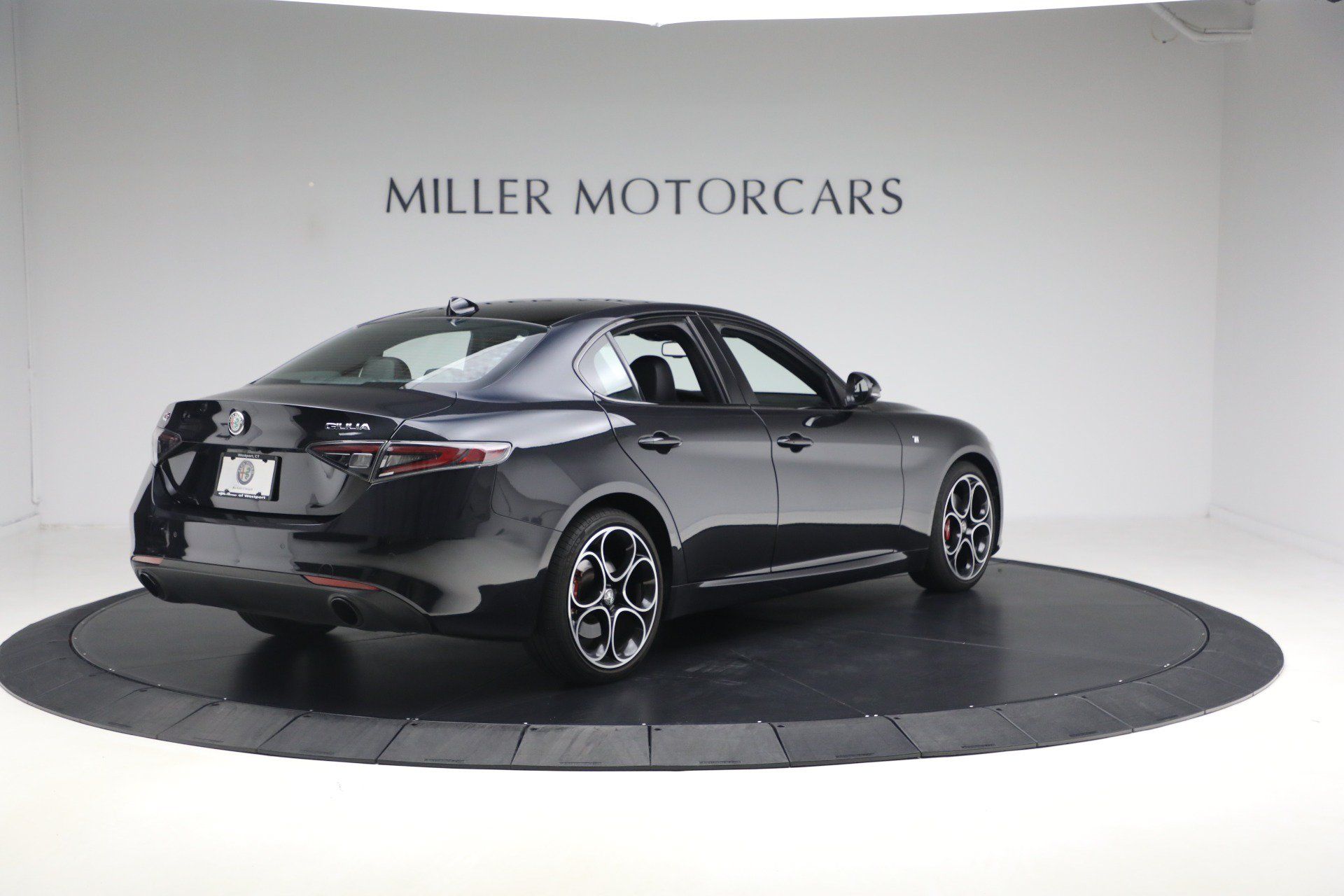 Used 2024 Alfa Romeo Giulia Ti AWD/4WD image 8