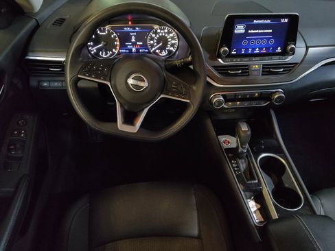 Used 2024 Nissan Altima 2.5 SV FWD image 22