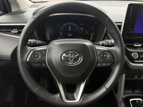 Used 2025 Toyota Corolla Cross XLE FWD image 14
