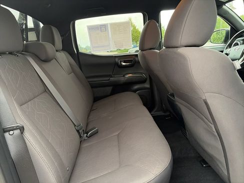 Used 2017 Toyota Tacoma TRD Off-Road w/ Tow Package (A/T) AWD/4WD image 35