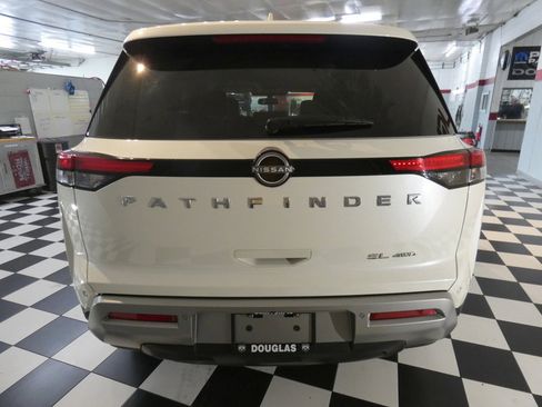 Used 2022 Nissan Pathfinder SL image 5