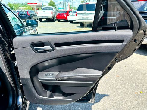 Used 2019 Chrysler 300 S image 34