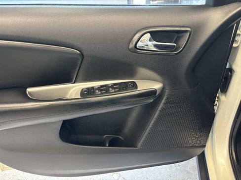 Used 2016 Dodge Journey SE w/ Flexible Seating Group FWD image 18