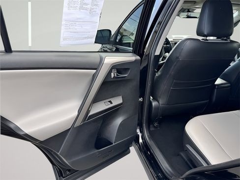 Used 2018 Toyota RAV4 XLE image 29