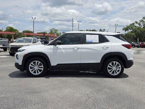 Used 2022 Chevrolet TrailBlazer LS FWD image 2