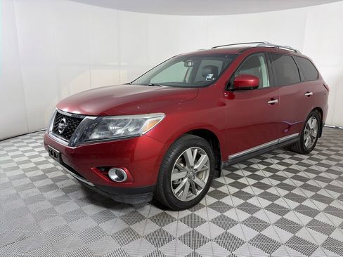 Used 2016 Nissan Pathfinder Platinum w/ Family Entertainment Package AWD/4WD image 3