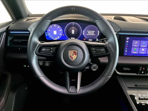 Used 2025 Porsche Macan Electric image 18