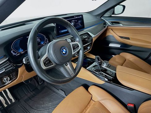 Used 2023 BMW 530e xDrive w/ Premium Package AWD/4WD image 14