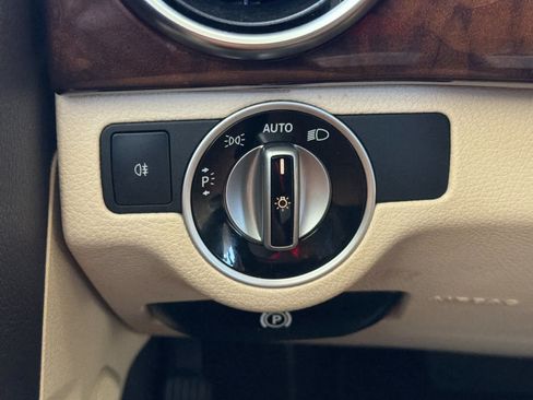 Used 2014 Mercedes-Benz GLK 350 4MATIC image 32