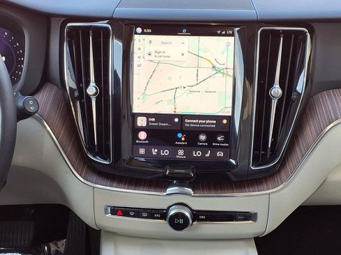 Certified 2022 Volvo XC60 B5 Momentum AWD/4WD image 14