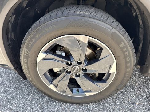 Used 2024 Nissan Rogue SV FWD image 10