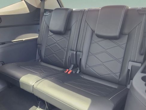 Used 2025 Volkswagen Atlas SE image 12