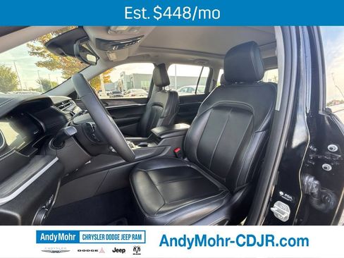 Used 2023 Jeep Grand Cherokee Limited w/ Black Appearance Package AWD/4WD image 15