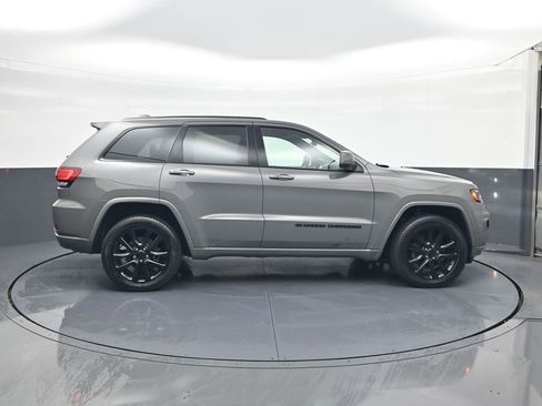 Used 2022 Jeep Grand Cherokee Laredo X image 8
