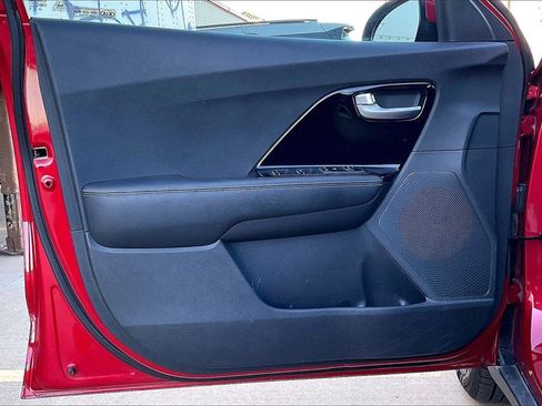 Used 2020 Kia Niro LXS image 23