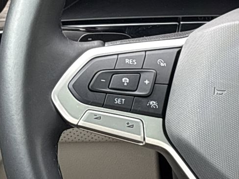 Used 2024 Volkswagen Atlas SEL Premium R-Line AWD/4WD image 22