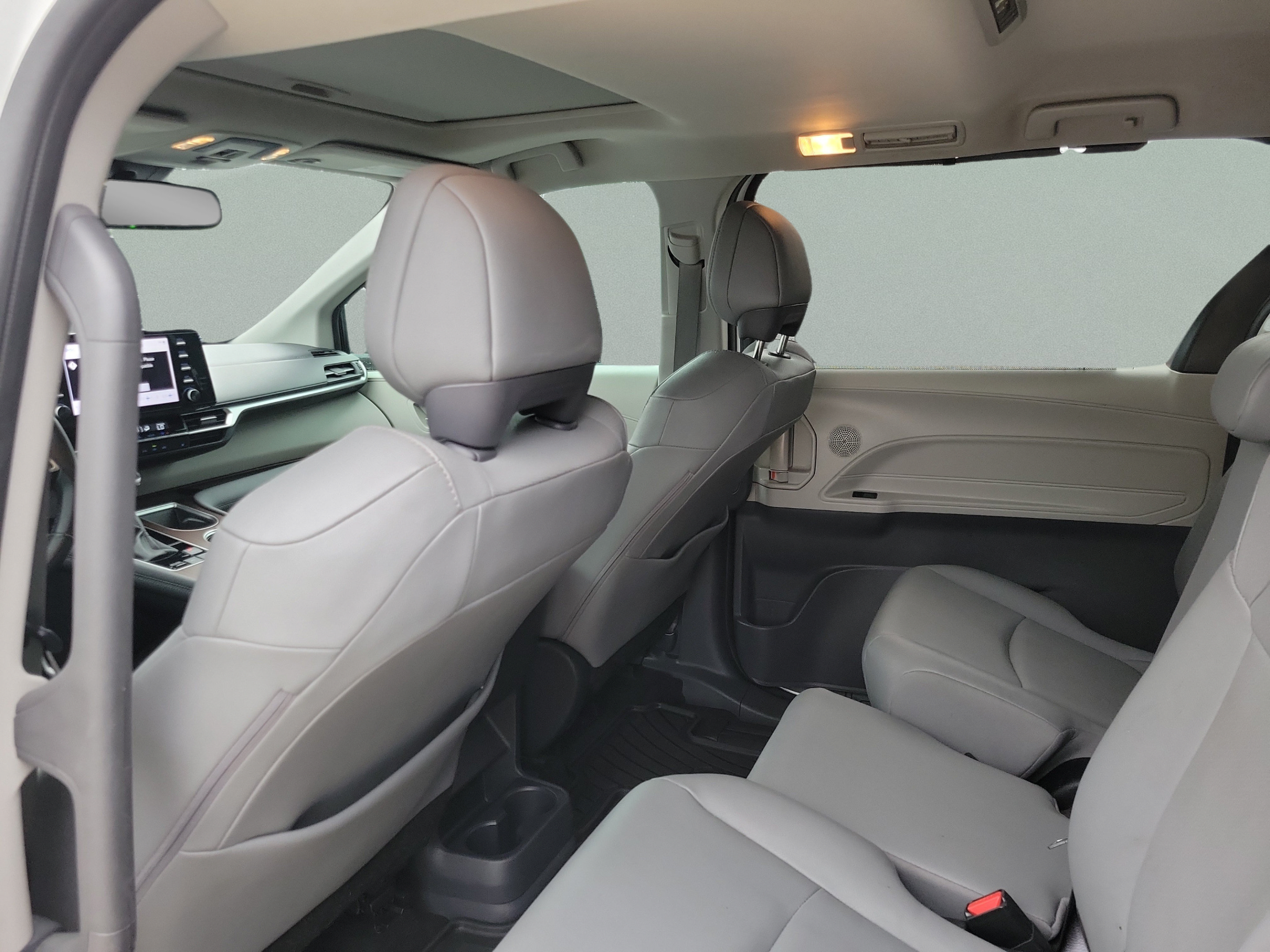 Certified 2024 Toyota Sienna XLE FWD image 22
