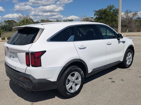 Used 2021 Kia Sorento LX AWD/4WD image 5