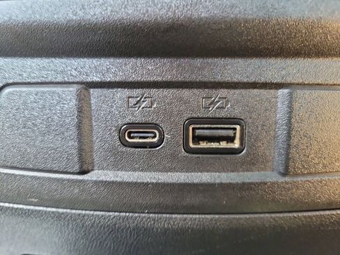 Used 2024 Chevrolet Colorado Z71 w/ Z71 Convenience Package 2 image 15