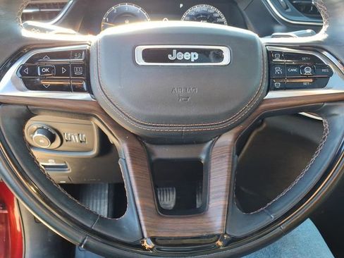 Used 2022 Jeep Grand Cherokee L Summit w/ Luxury Tech Group V image 17