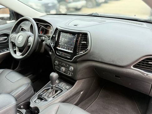 Used 2019 Jeep Cherokee Limited image 9