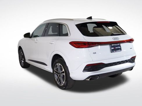 Used 2025 Audi Q5 Premium w/ Convenience Package image 8
