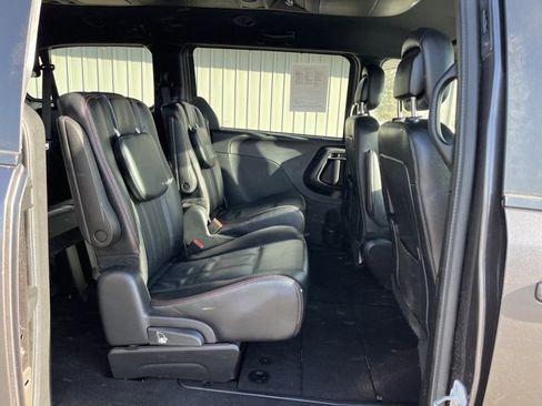 Used 2019 Dodge Grand Caravan GT image 34