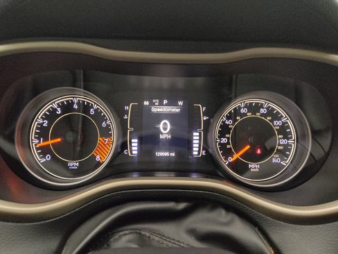 Used 2015 Jeep Cherokee Latitude w/ Comfort/Convenience Group FWD image 23