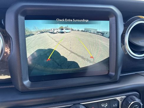 Used 2021 Jeep Wrangler Unlimited Sahara image 12