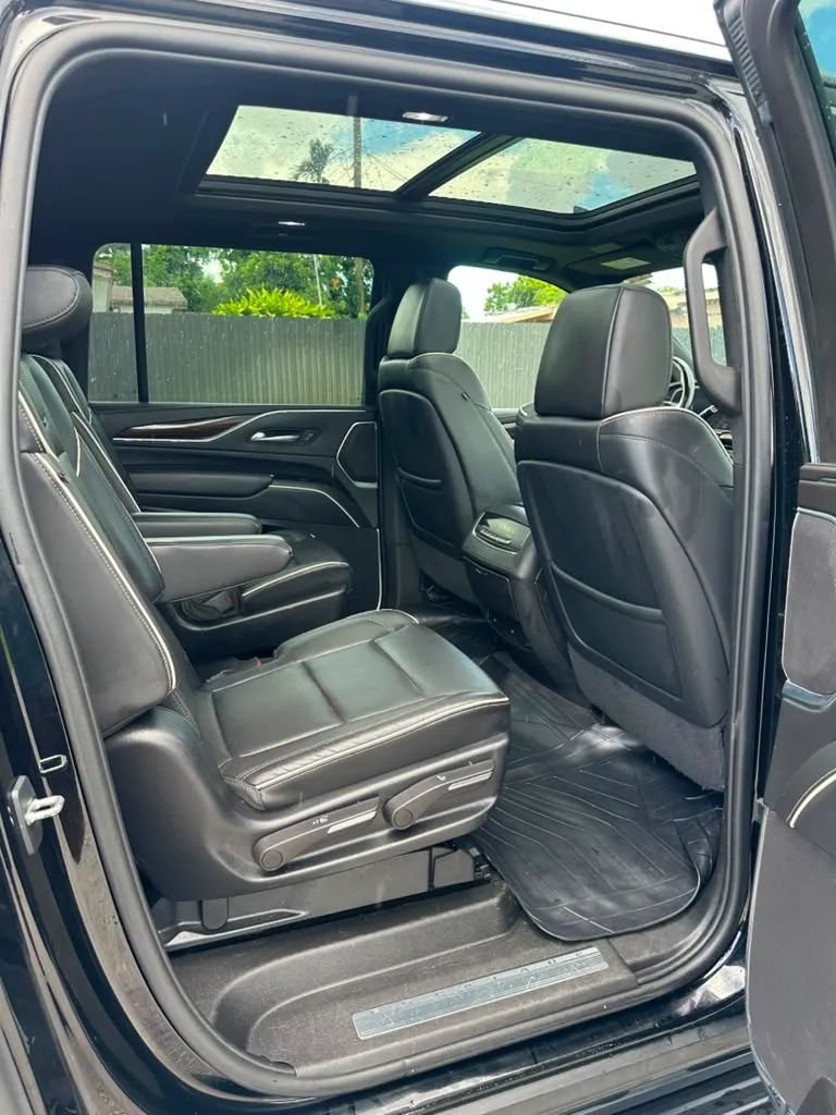 Used 2023 Cadillac Escalade ESV Premium Luxury AWD/4WD image 15