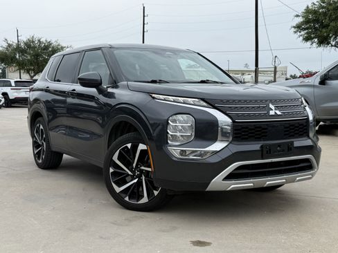 Used 2024 Mitsubishi Outlander SE FWD image 2