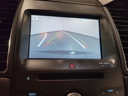 Used 2018 Ford Taurus SEL w/ Equipment Group 201A image 17