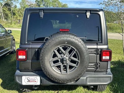 Used 2024 Jeep Wrangler Unlimited Sport AWD/4WD image 18