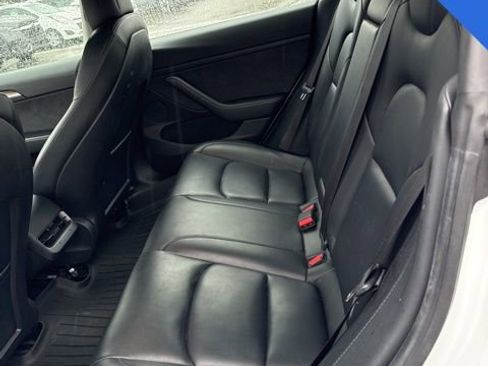 Used 2021 Tesla Model 3 Standard Range Plus image 9