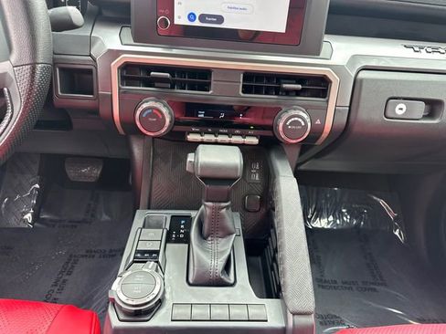 Used 2025 Toyota Tacoma SR5 AWD/4WD image 22