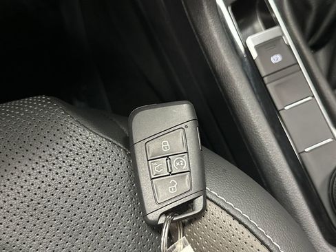 Used 2022 Volkswagen Taos SEL image 26