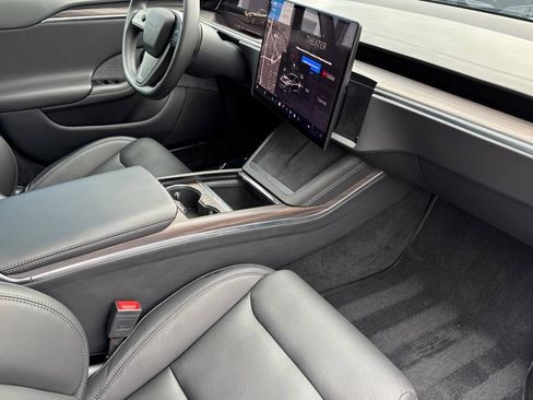 Used 2024 Tesla Model S image 19