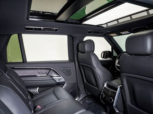 Used 2025 Land Rover Range Rover Long Wheelbase SE AWD/4WD image 17