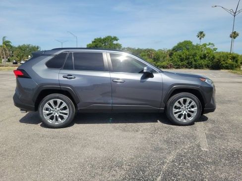 Used 2020 Toyota RAV4 XLE Premium FWD image 4