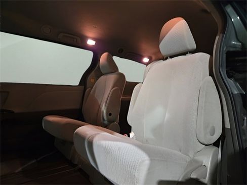 Used 2011 Toyota Sienna LE image 13