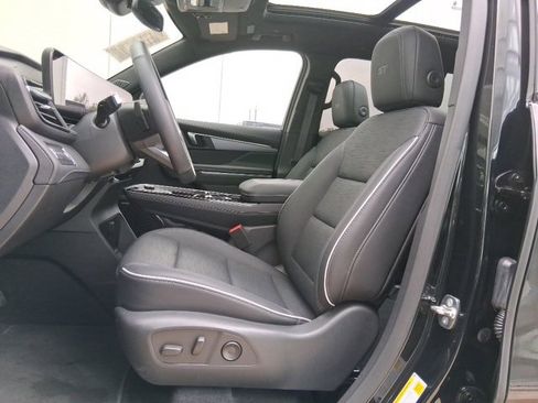 Used 2025 Buick Enclave Sport Touring w/ Power Package image 18