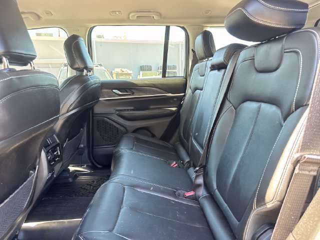 Used 2023 Jeep Grand Cherokee Limited w/ Black Appearance Package RWD image 11