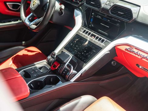 Used 2020 Lamborghini Urus AWD/4WD image 16