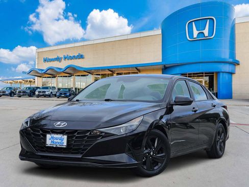 Used 2022 Hyundai Elantra SEL image 1
